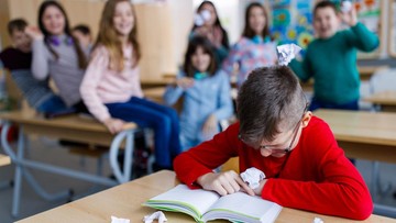 10 Cara Mencegah Anak Menjadi Pelaku Bullying, Peran Ortu Penting Lho