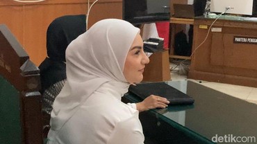 img-title Pakar Ekspresi Bongkar Arti Senyuman Irish Bella di Sidang Cerai
