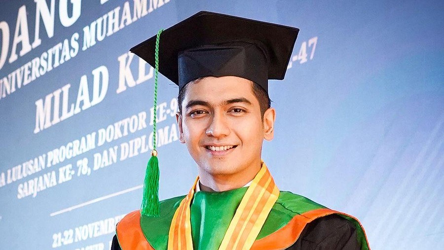 Momen Wisuda Teuku Ryan