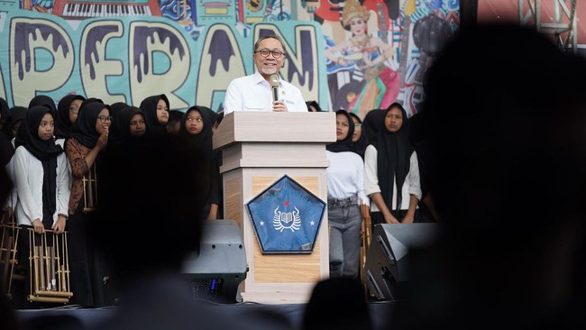 Mendag Zulkifli Hasan mengatakan, keberhasilan negara bukan diukur dari kekayaan alam semata, tetapi juga dari kualitas SDM yang dibentuk dari pendidikan.