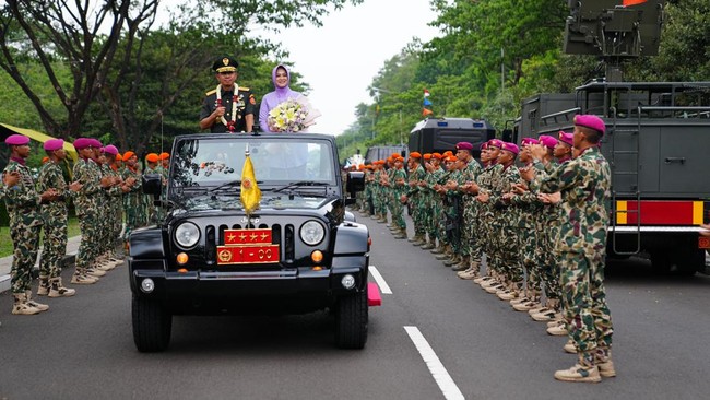 Mutasi dilakukan kepada 97 perwira tinggi TNI AD, 54 perwira tinggi TNI AL, dan 32 perwira tinggi TNI AU.