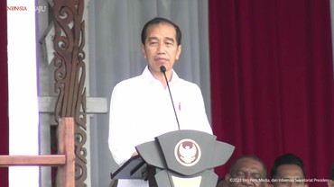img-title Main Bola Bareng Anak Papua, Presiden Joko Widodo Kebobolan Saat Jadi Kiper