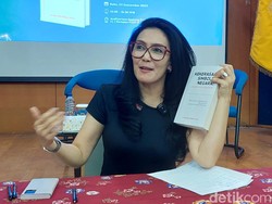 Rieke Diah Pitaloka Lagi Dekat dengan Pria, Sudah Siapkan Kebaya untuk Hari Bahagia