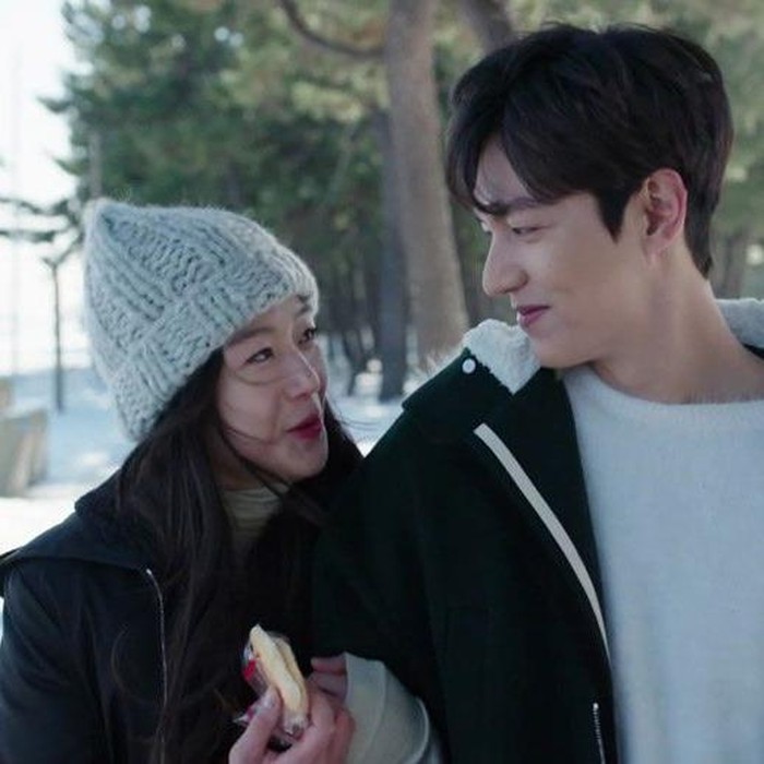 Drama Legend of the Blue Sea yang tayang 2016-2017 ini adalah perpaduan fantasi, romansa, dan drama yang diangkat dari legenda klasik Joseon tentang seorang putri duyung yang jatuh cinta pada seorang penipu ulung.