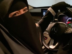 Intip Kejutan Kado Ultah Dari Abidzar Untuk Umi Pipik, Rumah dan Mobil Mewah