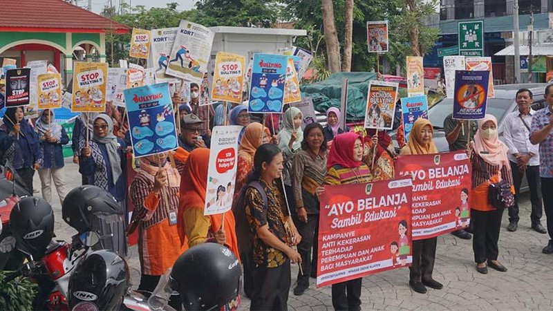 Ratusan orang terlibat dalam kampanye stop kekerasan pada anak dan wanita, mulai dari ASN, Anggota Dharma Wanita Persatuan Klaten, TKSK, pendamping PKH, & PLKB.