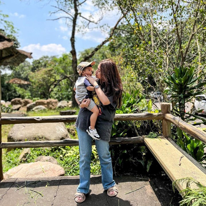<p>Setelah menikah dengan Sule, Nathalie Holscher dikaruniai seorang putra, Bunda. Ia adalah Adzam Adriansyah Sutisna, yang lahir pada 11 Desember 2021. (Foto: Instagram: @nathalieholscher)</p>