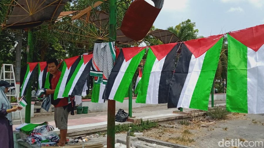 Aksi bela palestina Ilustrasi aksi bela Palestina di kawasan alun alun Klaten.
