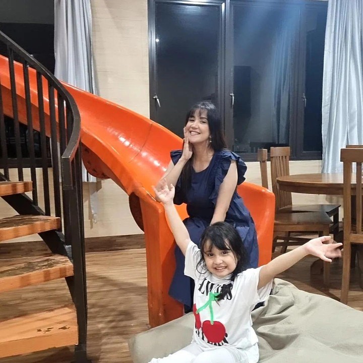 <p>Andi Soraya melahirkan seorang berjenis kelamin perempuan pada 25 Januari 2018. Putri bungsu dari pernikahannya dengan Andi Ali Gaffar ini diberi nama Andi Kylie Zhivanna Ali. (Foto: Instagram@andisorayabeatrix)</p>