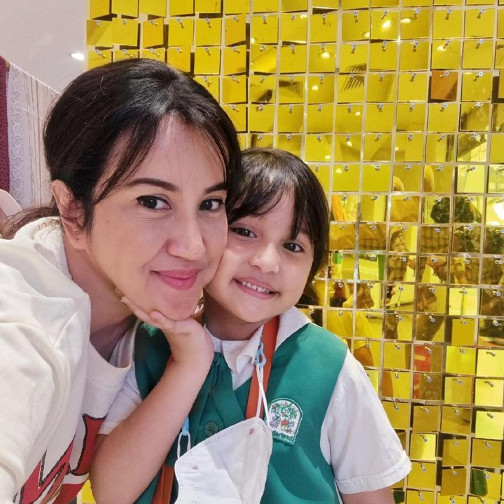 <p>Kini, Kylie sudah menginjak usia 5 tahun. Ia juga diketahui sudah mulai masuk TK sejak Juli 2022 lalu. (Foto: Instagram@andisorayabeatrix)</p>