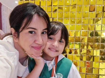 7 Potret Putri Bungsu Andi Soraya yang Dulu Disebut Mirip Boneka, Kini Sudah TK
