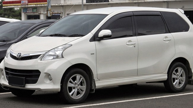 Toyota Avanza Reborn penggerak roda belakang merupakan mobil low MVP tujuh penumpang yang dirilis sejak 2011.