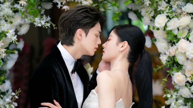 Sinopsis My Demon: Song Kang jadi iblis 200 tahun menikah kontrak dengan Kim Yoo-jung, CEO yang begitu dingin dan gila kerja.