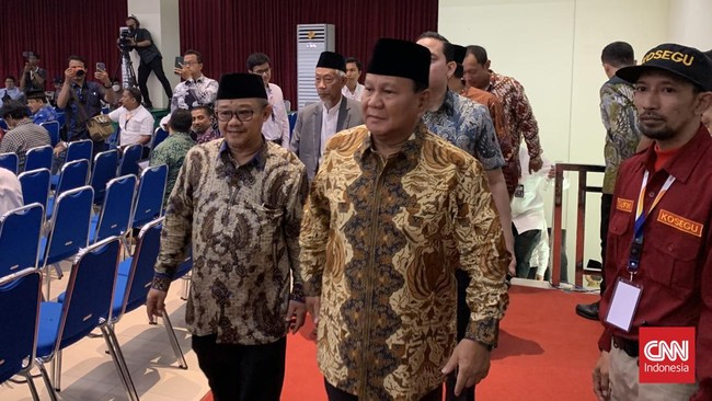 Prabowo mengaku waspada bila ada lembaga internasional yang kerap bicara soal pelanggaran HAM di Indonesia, termasuk pula soal konflk di Rempang.