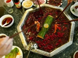 Petaka Saat Wisata Kuliner, Wanita Meninggal Usai Makan Hotpot Pedas