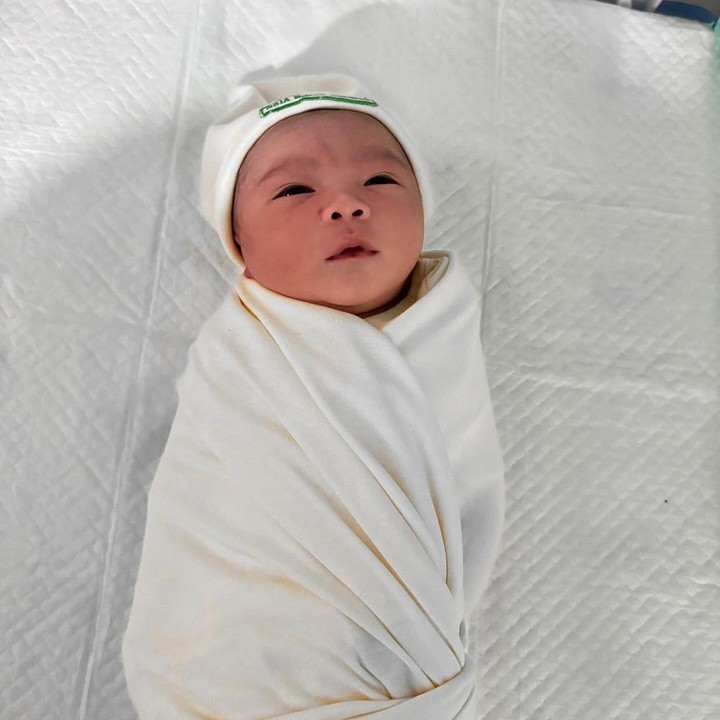 <p>Belum lama ini, Aurel Hermansyah baru saja melahirkan anak keduanya yang berjenis kelamin perempuan, Bunda. Bayi mungil itu kemudian diberi nama Azura Humaira Nur Atta. (Foto: Instagram: @attahalilintar)</p>
