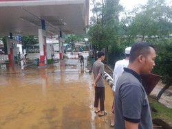 SPBU di Cijeruk Bogor Sempat Terendam Imbas Tembok Pembatas Sungai Jebol