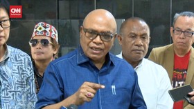 VIDEO: TPDI Minta Anwar Usman Dipecat dari Hakim Konstitusi