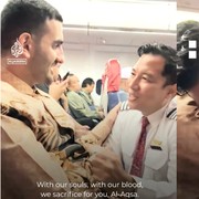 Viral di Medsos, Ini Momen Mengharukan Pilot Indonesia Peluk Penumpang Palestina di Pesawat