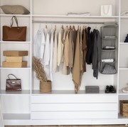 5 Alasan Kamu Harus Punya Capsule Wardrobe, Tren Minimalis Masa Kini