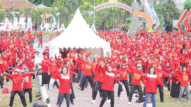 Peringati HGN 2023, Ribuan Guru Senam Bersama di Alun-Alun Klaten