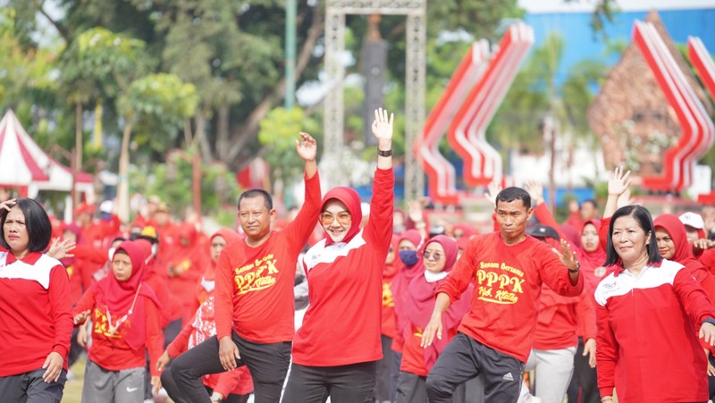 Bupati Klaten Senam Bersama Peringati Hari Guru: Galang Rasa Persatuan