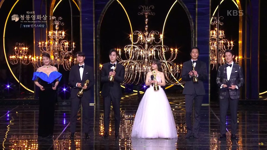 Daftar Lengkap Pemenang Blue Dragon Film Awards ke 44 Daftar Lengkap Pemenang Blue Dragon Film Awards ke 44