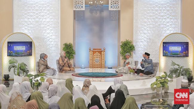 Gapai Kemuliaan Roadshow CNN Indonesia TV resmi digelar untuk pertama kali di Masjid BT Al-Amin, Purwakarta, Jawa Barat, Sabtu (25/11).