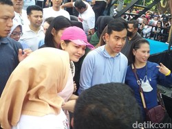Gibran Berkunjung ke Pelabuhan Paotere Sulsel, Disambut Hujan