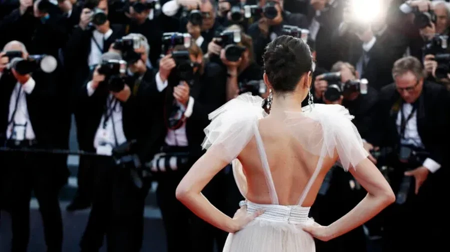 Ilustrasi artis difoto di red carpet Ilustrasi artis difoto di red carpet