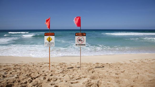 Adalah Pantai Tyagarah yang berlokasi di utara Teluk Byron, yang dikenal sebagai pantai bugil favorit di Australia.