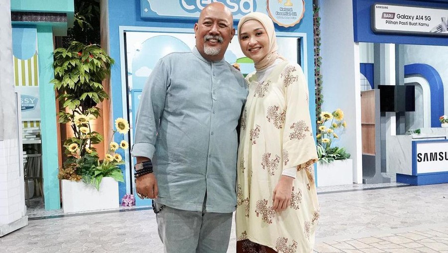 Jadi Caregiver, Anak Indro Warkop Ungkap Isi Pesan WA Haru pada Mending Ibunda Jadi Caregiver, Anak Indro Warkop Ungkap Isi Pesan WA Haru pada Mending Ibunda