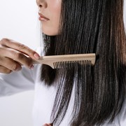 Simak 6 Cara Alami Mengatasi Rambut Rontok