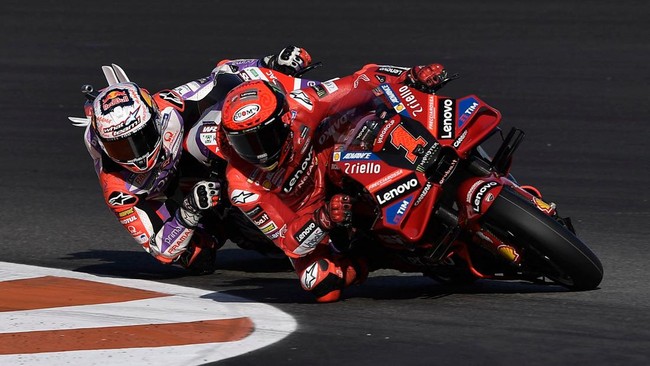 Francesco Bagnaia menebar ancaman kepada rivalnya Jorge Martin jelang seri pamungkas MotoGP Valencia 2023, Minggu (16/11).