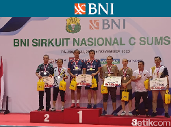 Ketika Legenda Bulutangkis Naik Podium Juara BNI Sirnas 2023