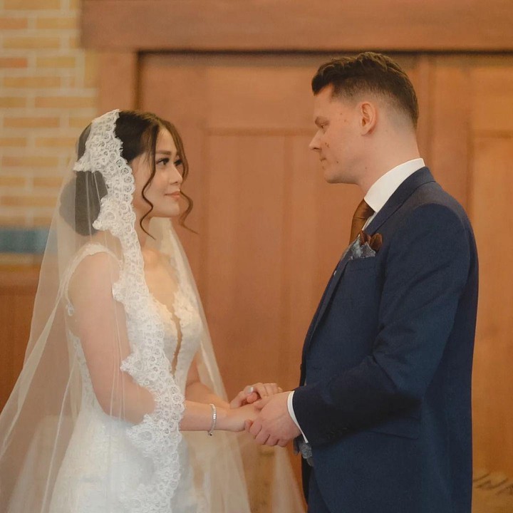 <p>Aktris ternama Gracia Indri menikah dengan bule asal Belanda bernama Jeffrey Slijpen pada 21 November 2021, Bunda. Pernikahan pun berlangsung di Kasteel de Wittenburg, Wassenaar, Belanda. (Foto: Instagram: @graciaz14)</p>