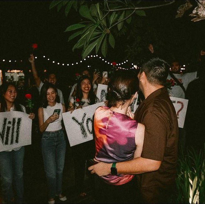 <p>Belum lama ini, anak pertama Tora, Nabila, baru saja dilamar oleh sang kekasih, Muhammad Ivan. Nabila pun membagikan momen ini pada laman Instagram-nya. (Foto: Instagram: @nabilasudiro)</p>