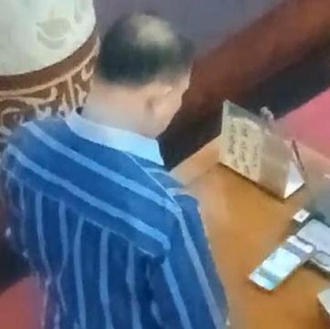 Ini Sosok Anggota DPRD yang Viral Diduga Main Judi Online Saat Rapat Paripurna