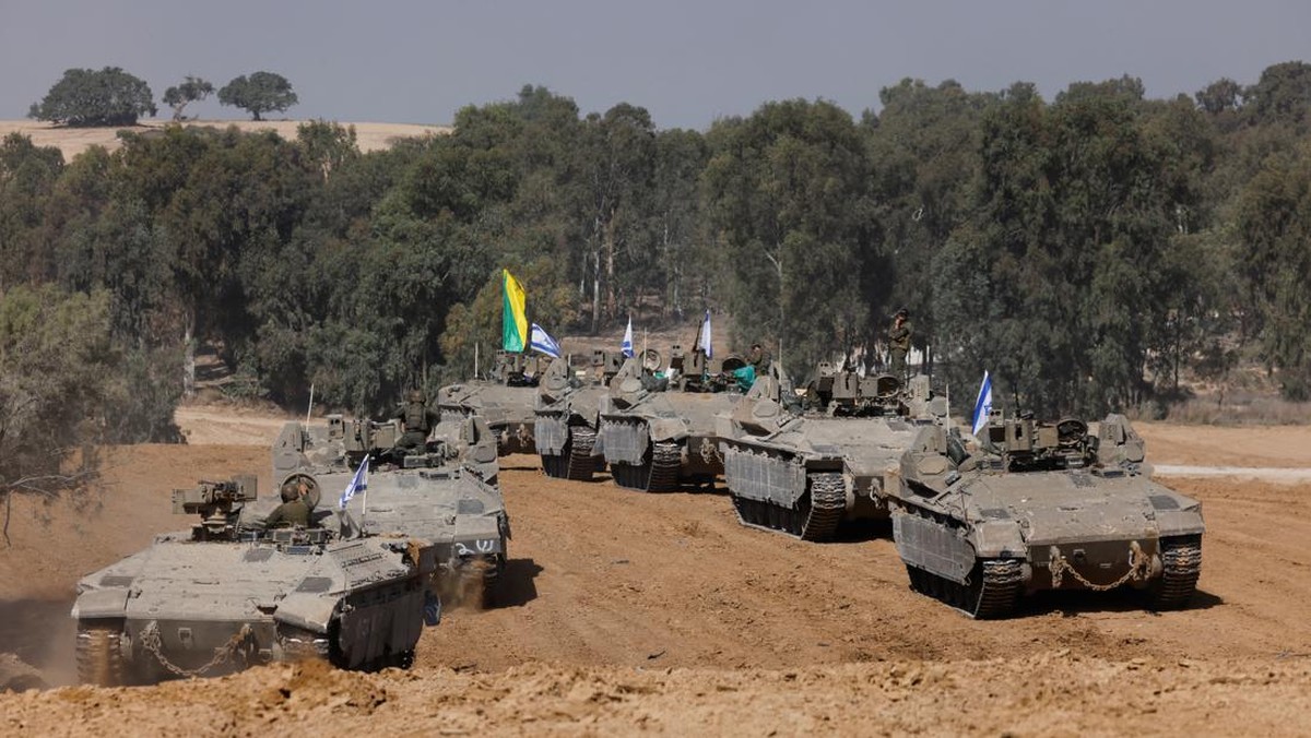 FOTO: Tank Israel Mulai Tinggalkan Gaza saat Gencatan Senjata