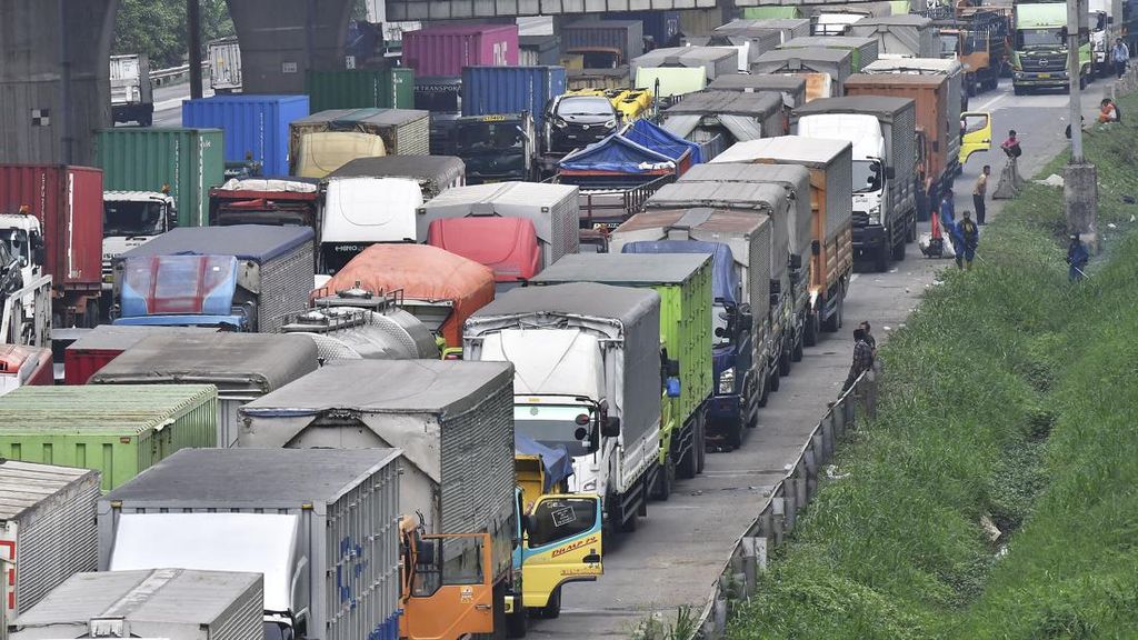 Truk Dibatasi Melintas di Jalan Tol Saat Nataru, Cek Aturannya