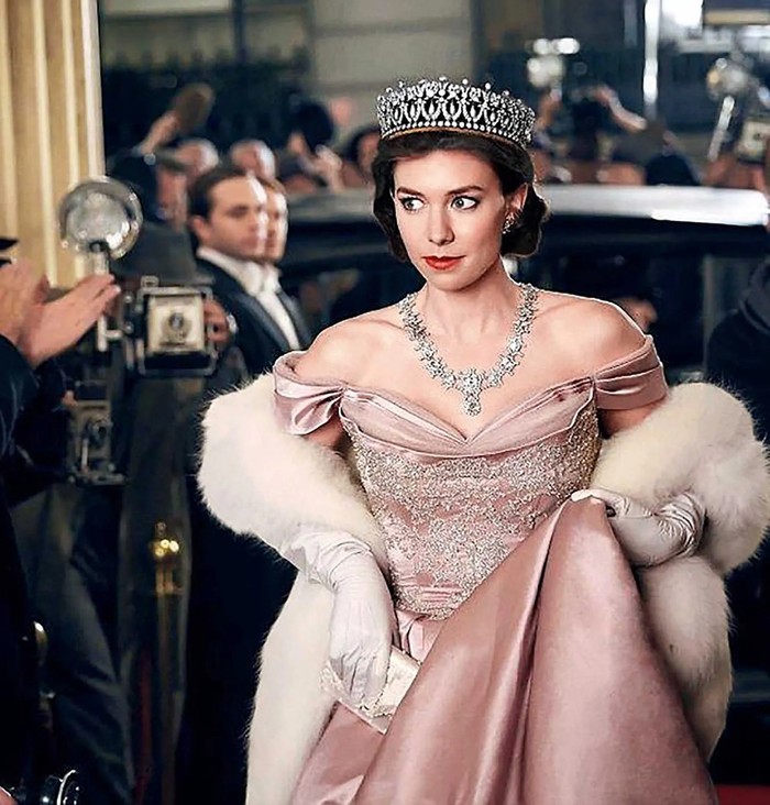 Tampilan Kostum Terbaik di Sepanjang Series The Crown Netflix