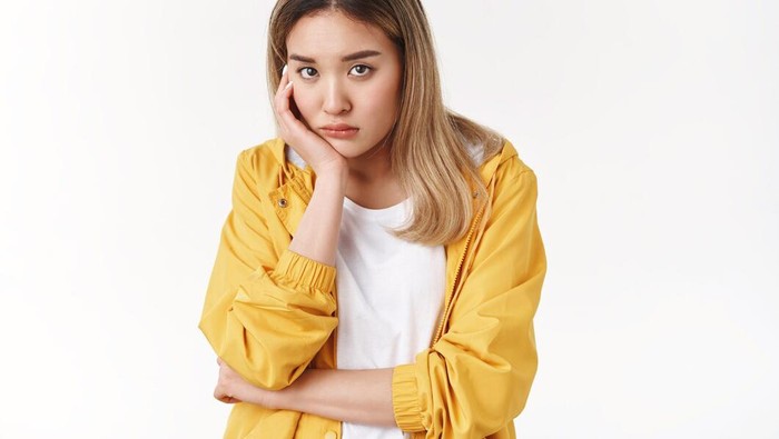 Ilustrasi perempuan yang bad mood/Foto: Freepik.com/cookie_studio