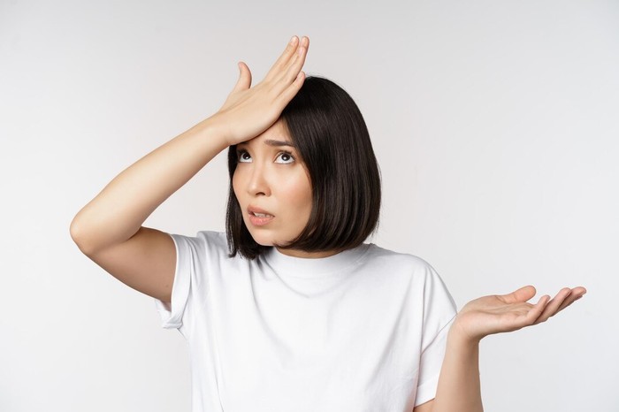 Ilustrasi perempuan yang sedang lupa/Foto: Freepik.com/benzoix Ilustrasi perempuan yang sedang lupa/Foto: Freepik.com/benzoix