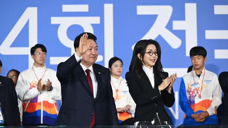 Kim Keon Hee