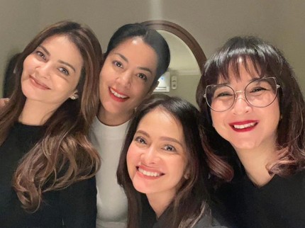 5 Potret Lulu Tobing Bareng 'Geng Gadis Sampul' yang Awet Muda
