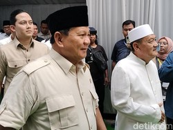 Prabowo Sampaikan Visi-Misi, Minta Didoakan Para Kyai di Ponpes Langitan