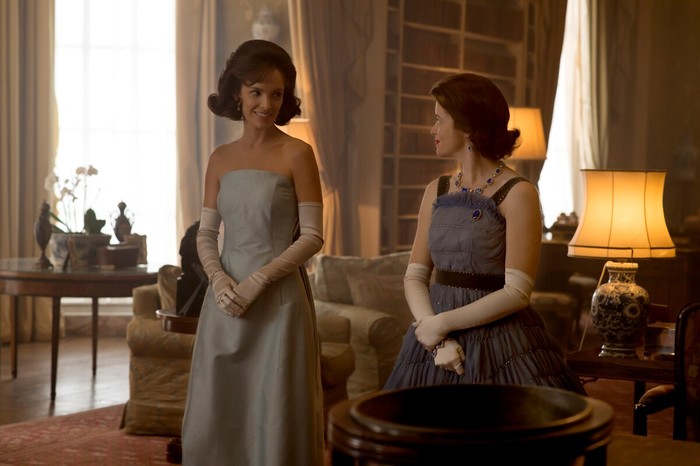 Tampilan Kostum Terbaik di Sepanjang Series The Crown Netflix