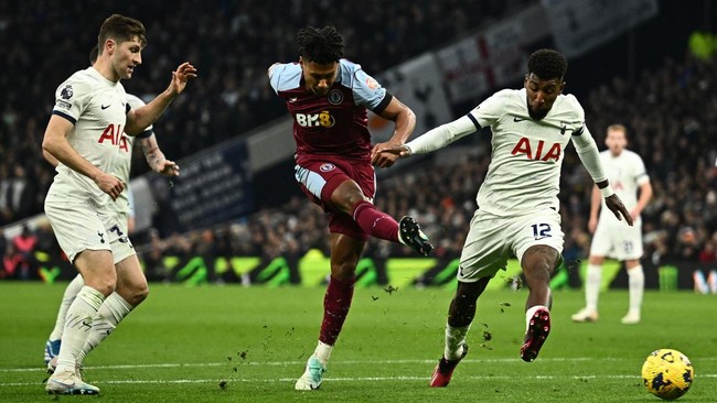 Aston Villa masuk zona empat besar setelah mengalahkan Tottenham Hotspur 2-1 pada pekan ke-13 Liga Inggris.