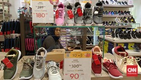 Sepatu Anak dan Dewasa Diskon 50% + 20% di Transmart Hari Ini