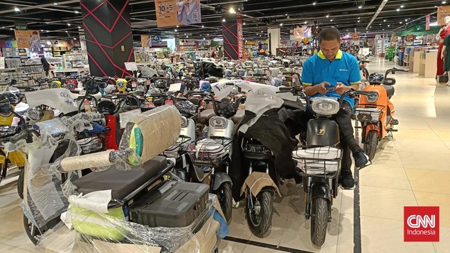 Transmart kasih diskon sepeda listrik sampai jutaan rupiah selama gelaran Full Day Sale khusus hari ini, Minggu (28/1).
